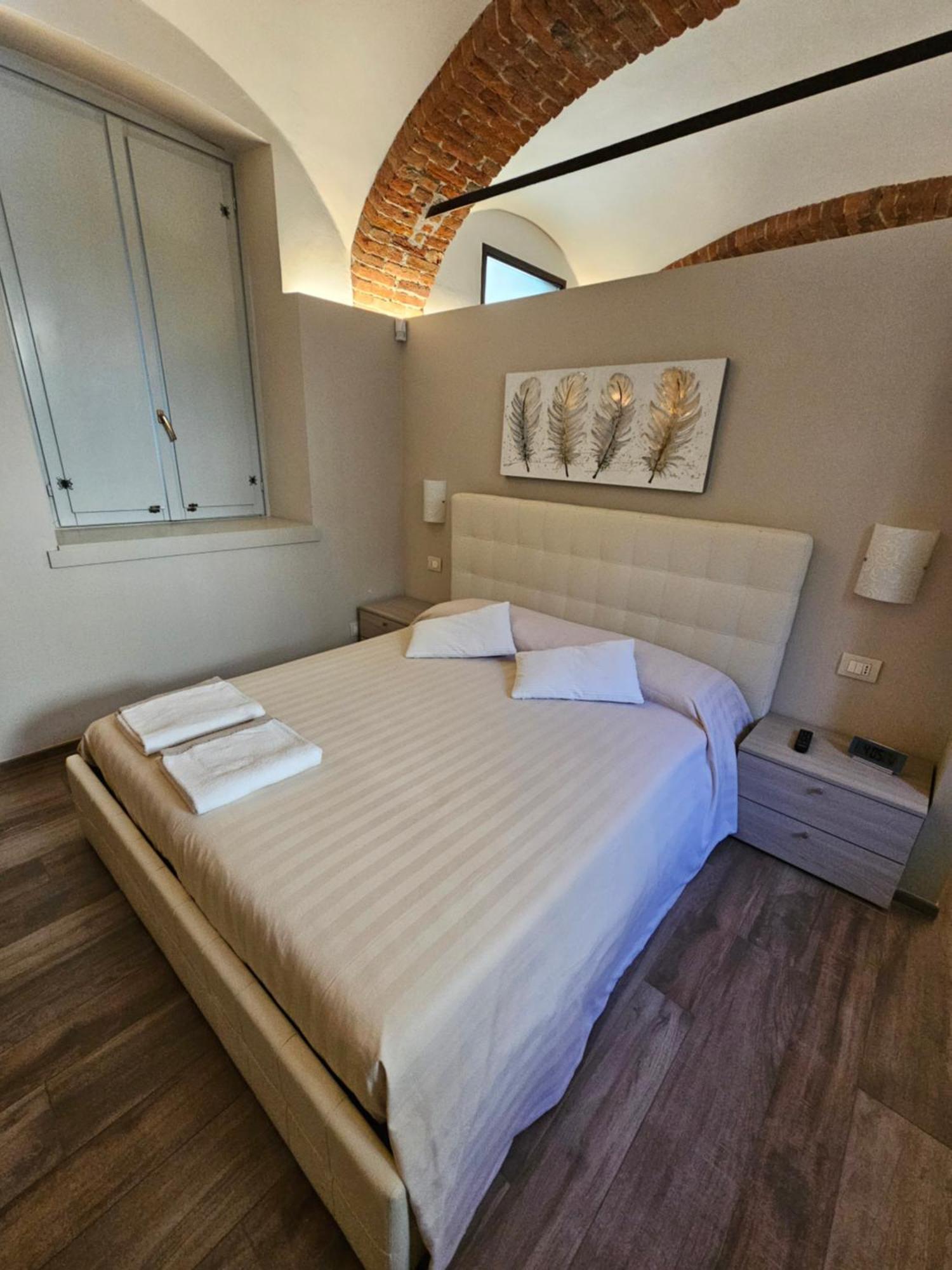 Bilocale In Centro Storico! Appartement Alba  Buitenkant foto