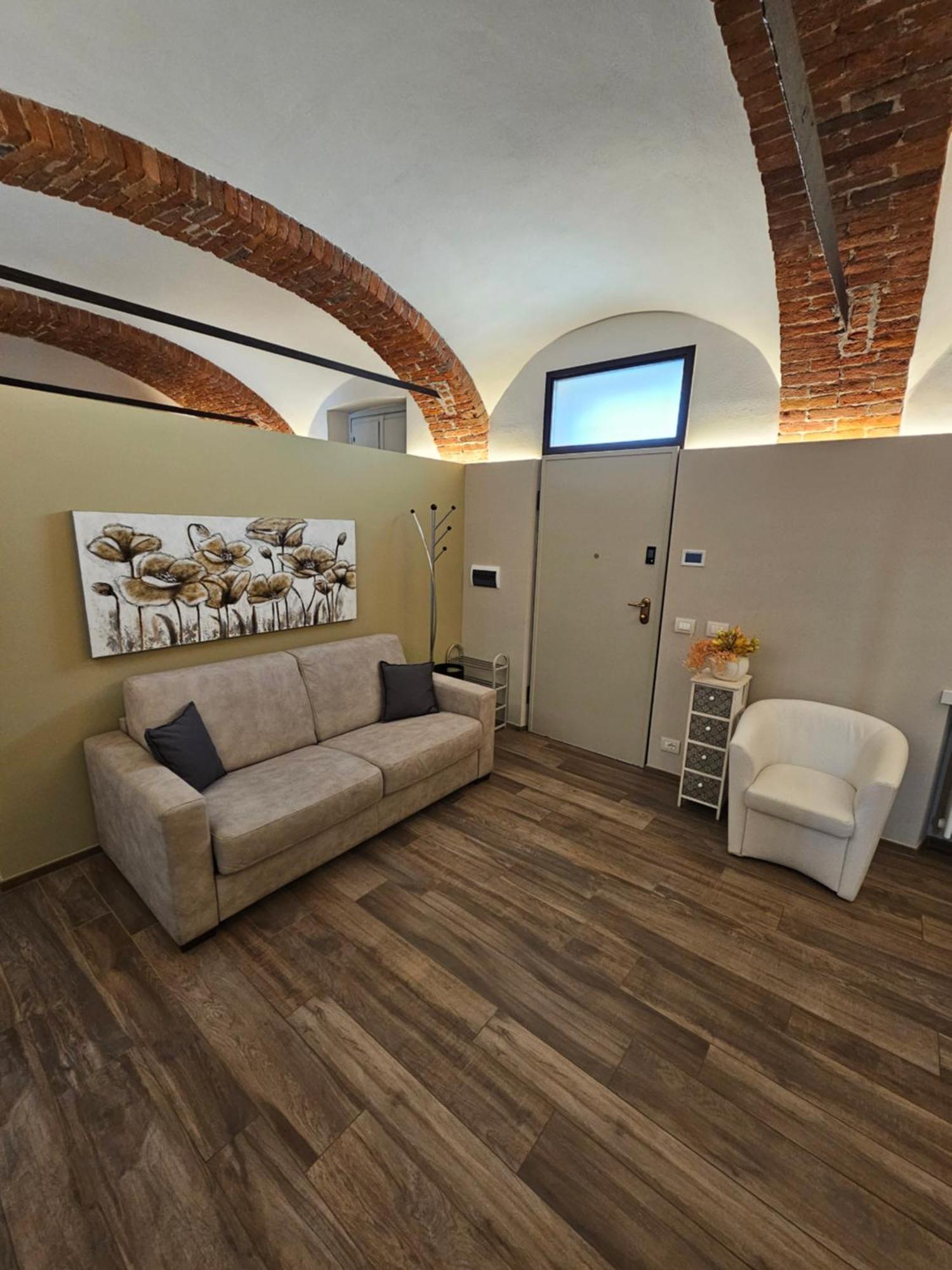 Bilocale In Centro Storico! Appartement Alba  Buitenkant foto
