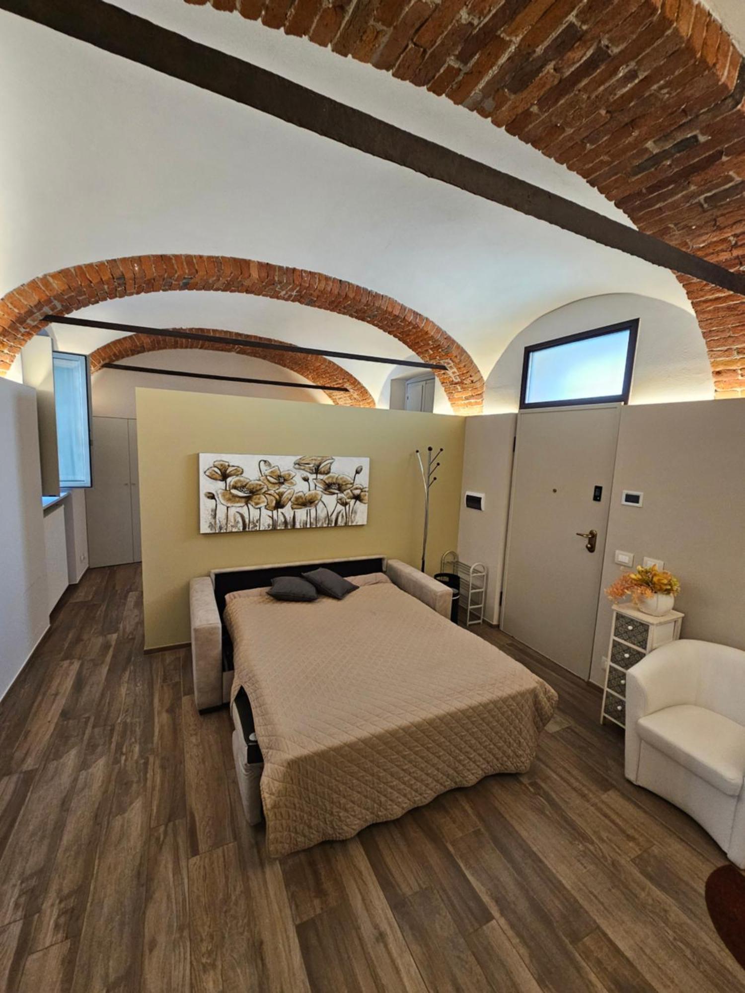 Bilocale In Centro Storico! Appartement Alba  Buitenkant foto