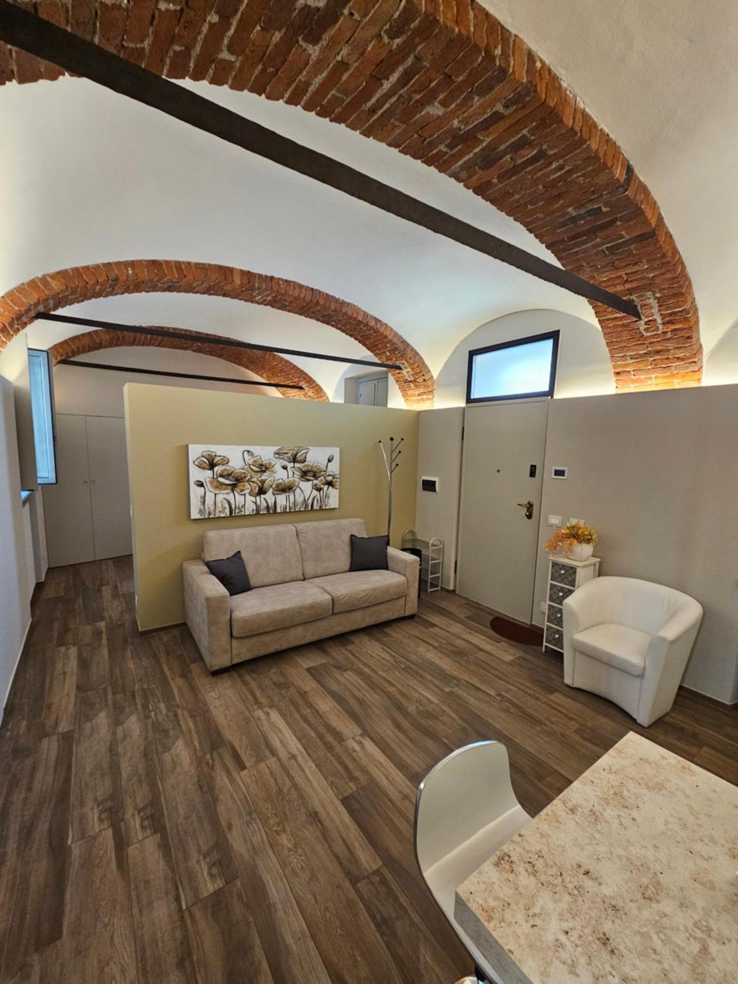 Bilocale In Centro Storico! Appartement Alba  Buitenkant foto