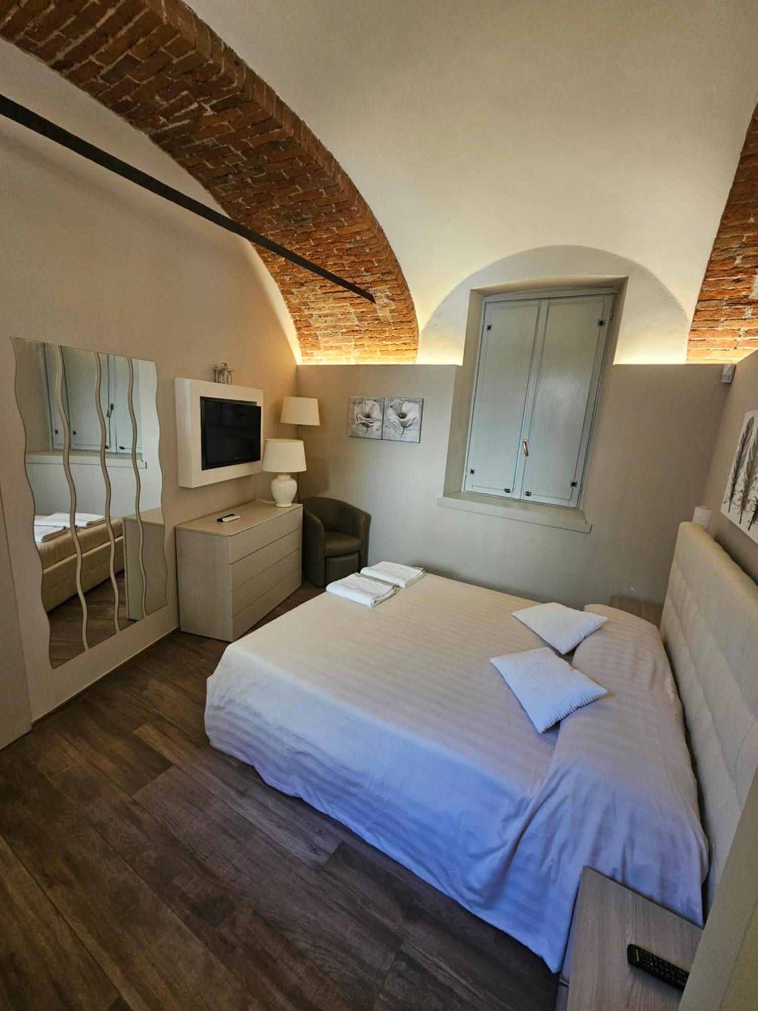 Bilocale In Centro Storico! Appartement Alba  Buitenkant foto