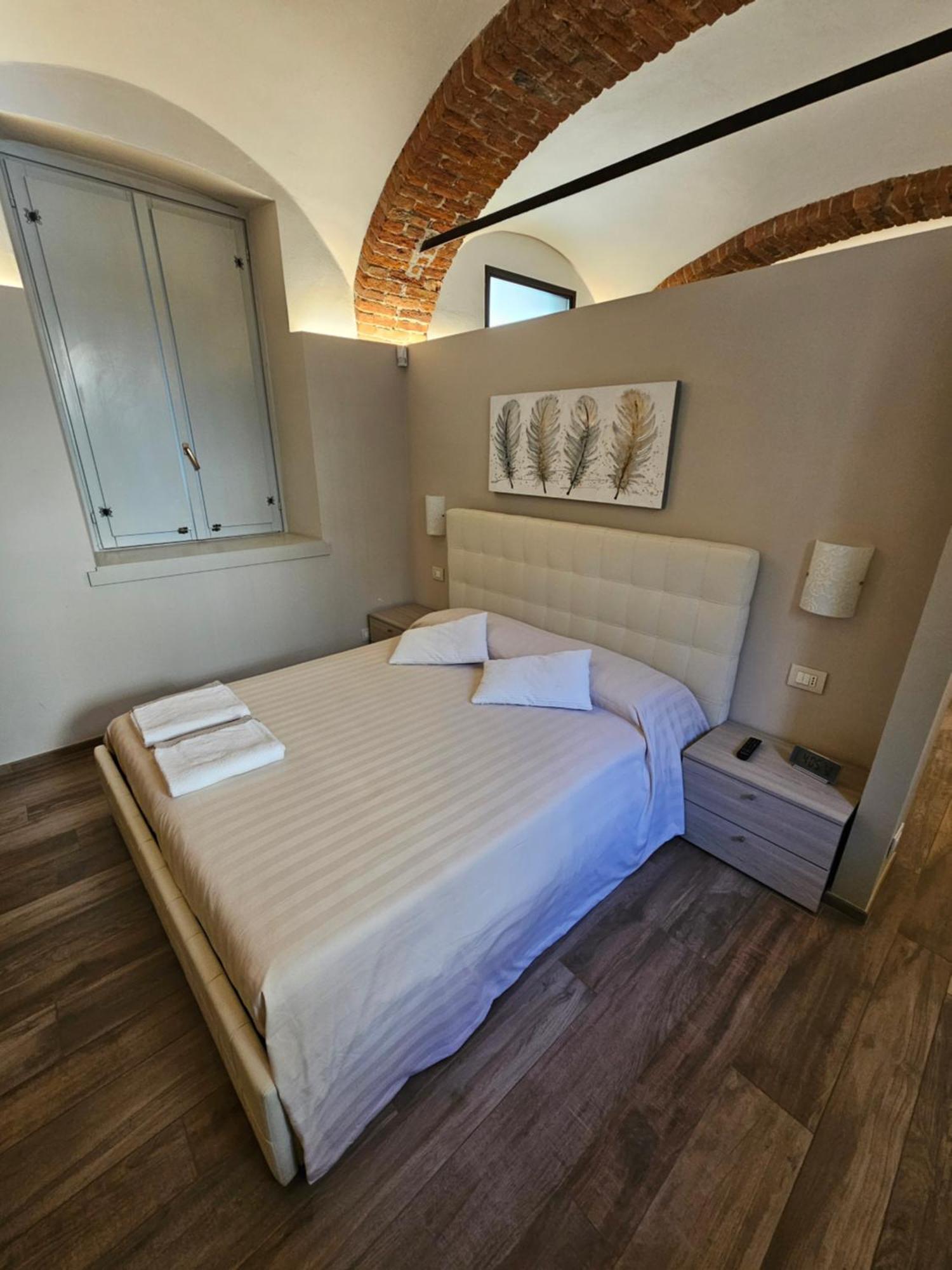 Bilocale In Centro Storico! Appartement Alba  Buitenkant foto